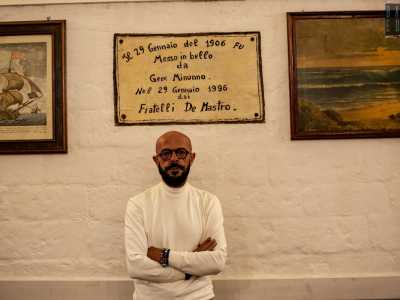 �L�attivit� commerciale nasce 113 anni fa con Geg� Minunno  - ci spiega il 64enne Giuseppe De Mastro, uno dei due proprietari -. Nel Secondo dopoguerra venne poi ceduta ai D�Alessandro, la famiglia di mia madre. C�era zio Giuseppe a �comandare� e fu lui nel 1996 a concedere l�attivit� a me e a mio fratello Giovanni�